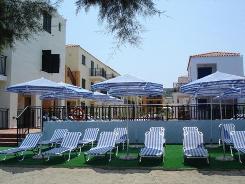 Margarita Beach Hotel Agia Marina エクステリア 写真