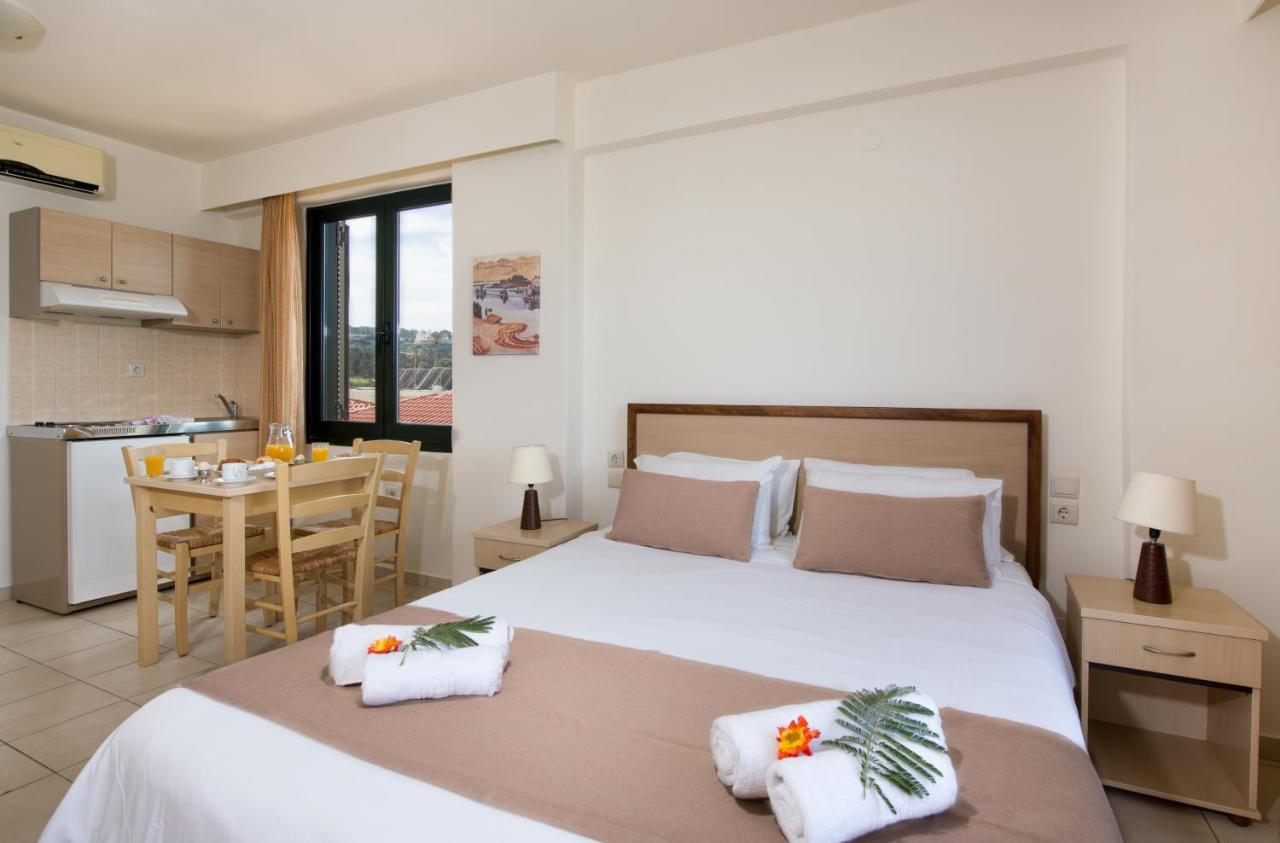Margarita Beach Hotel Agia Marina エクステリア 写真