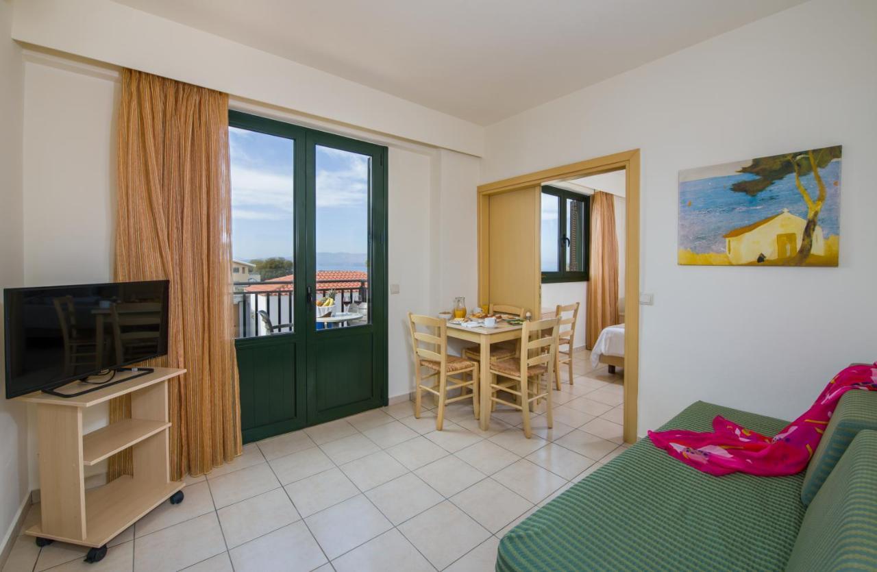 Margarita Beach Hotel Agia Marina エクステリア 写真