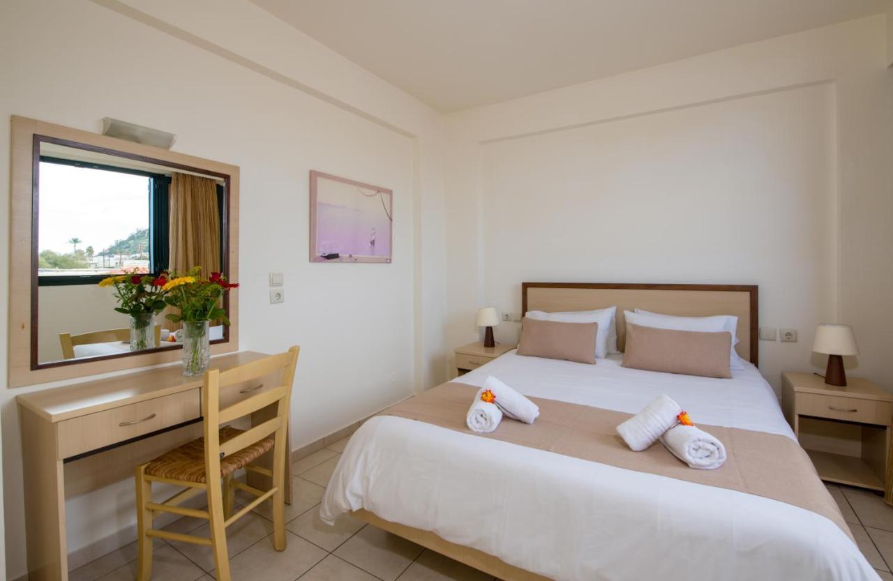 Margarita Beach Hotel Agia Marina エクステリア 写真