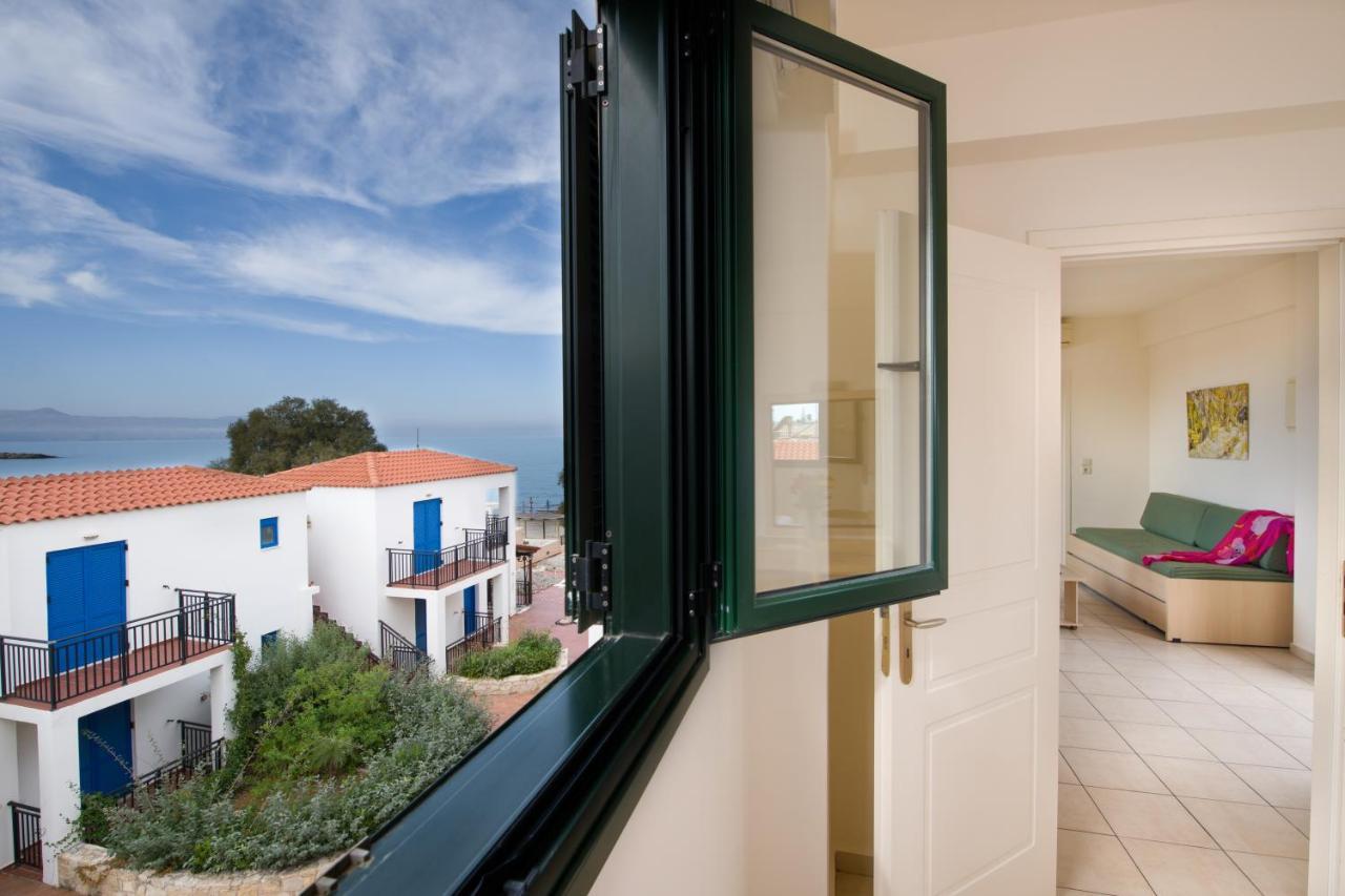 Margarita Beach Hotel Agia Marina エクステリア 写真