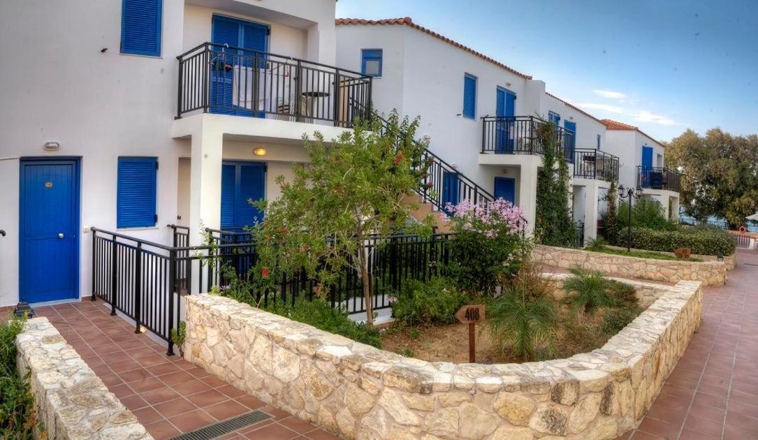 Margarita Beach Hotel Agia Marina エクステリア 写真