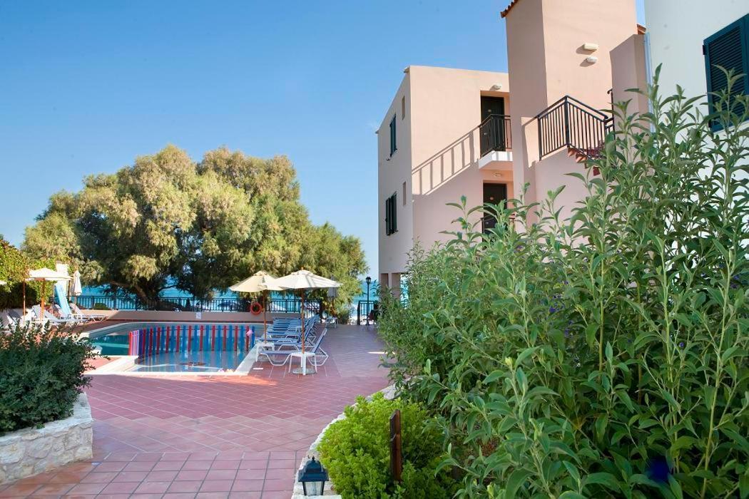 Margarita Beach Hotel Agia Marina エクステリア 写真