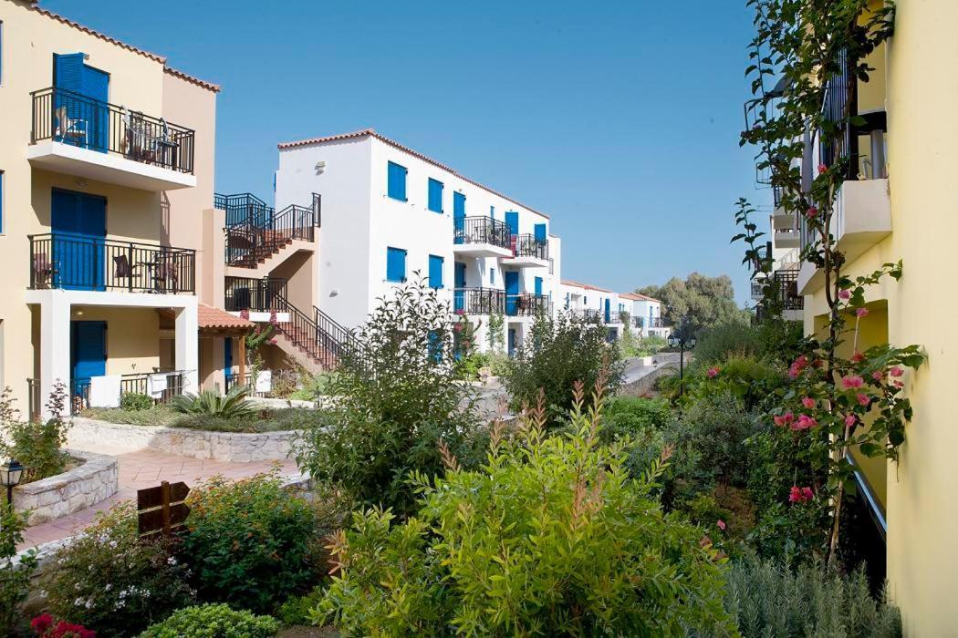 Margarita Beach Hotel Agia Marina エクステリア 写真