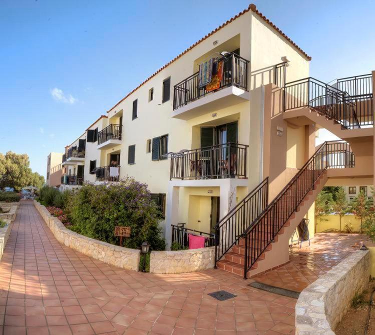 Margarita Beach Hotel Agia Marina エクステリア 写真
