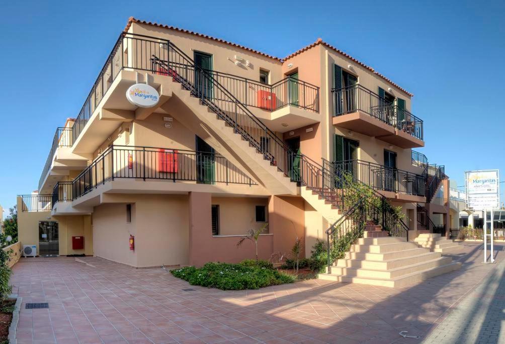 Margarita Beach Hotel Agia Marina エクステリア 写真
