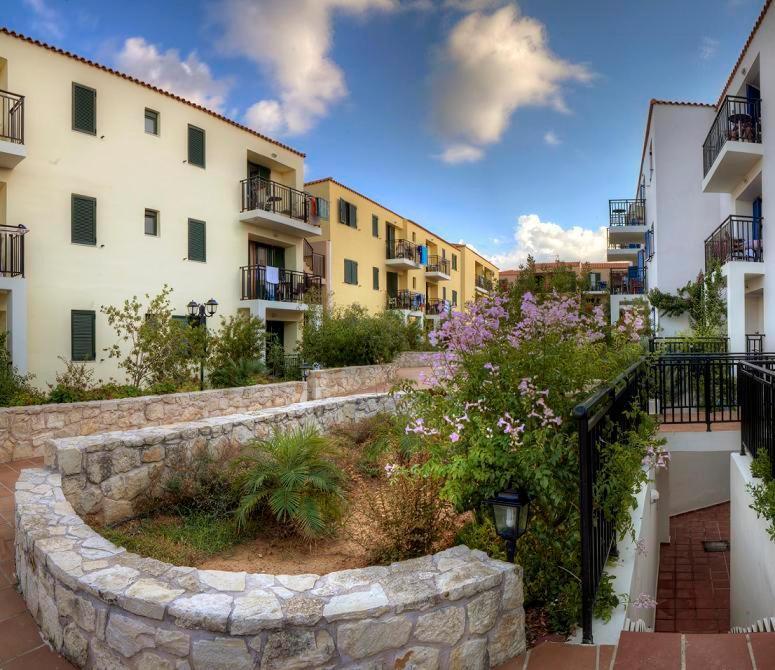 Margarita Beach Hotel Agia Marina エクステリア 写真