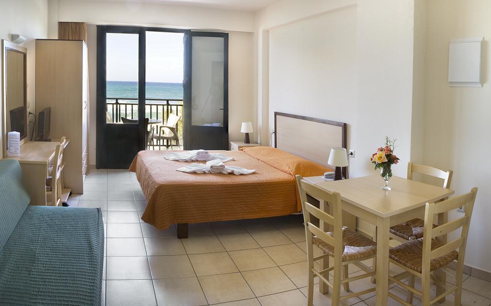 Margarita Beach Hotel Agia Marina 部屋 写真