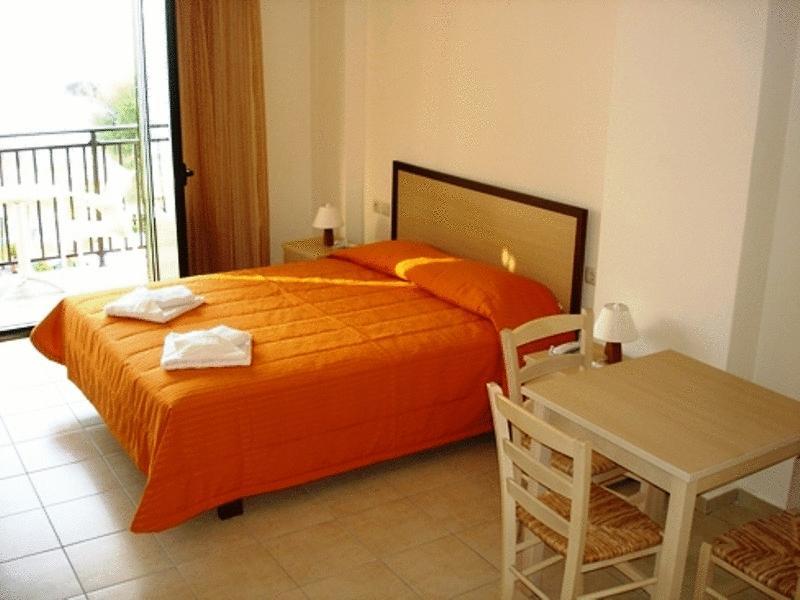 Margarita Beach Hotel Agia Marina 部屋 写真